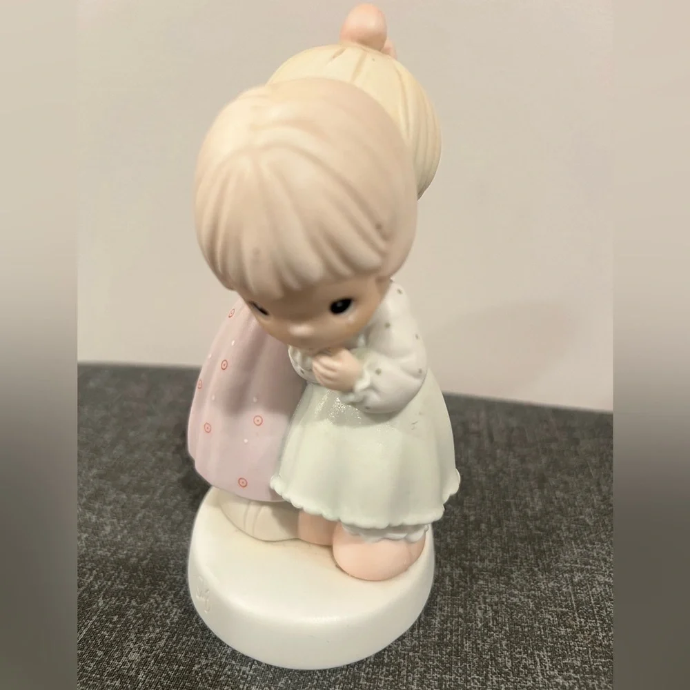 PRECIOUS MOMENTS Elegant Decor Figurine “that’s what friends are for”